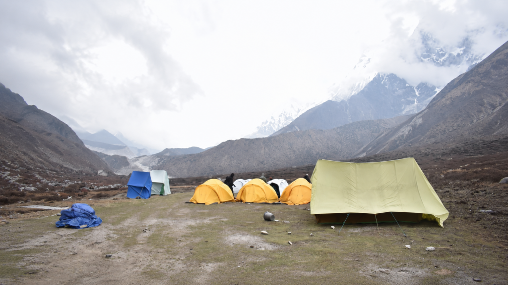 Sandakphu trek itinerary – panoramic view of Kanchenjunga from the summit at sunrise